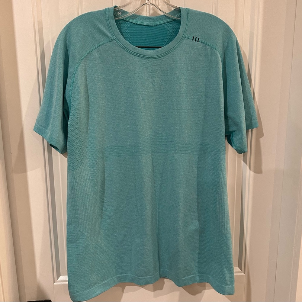Lululemon Blue Metal Vent Tech Crew  Neck Shirt Men’s Large